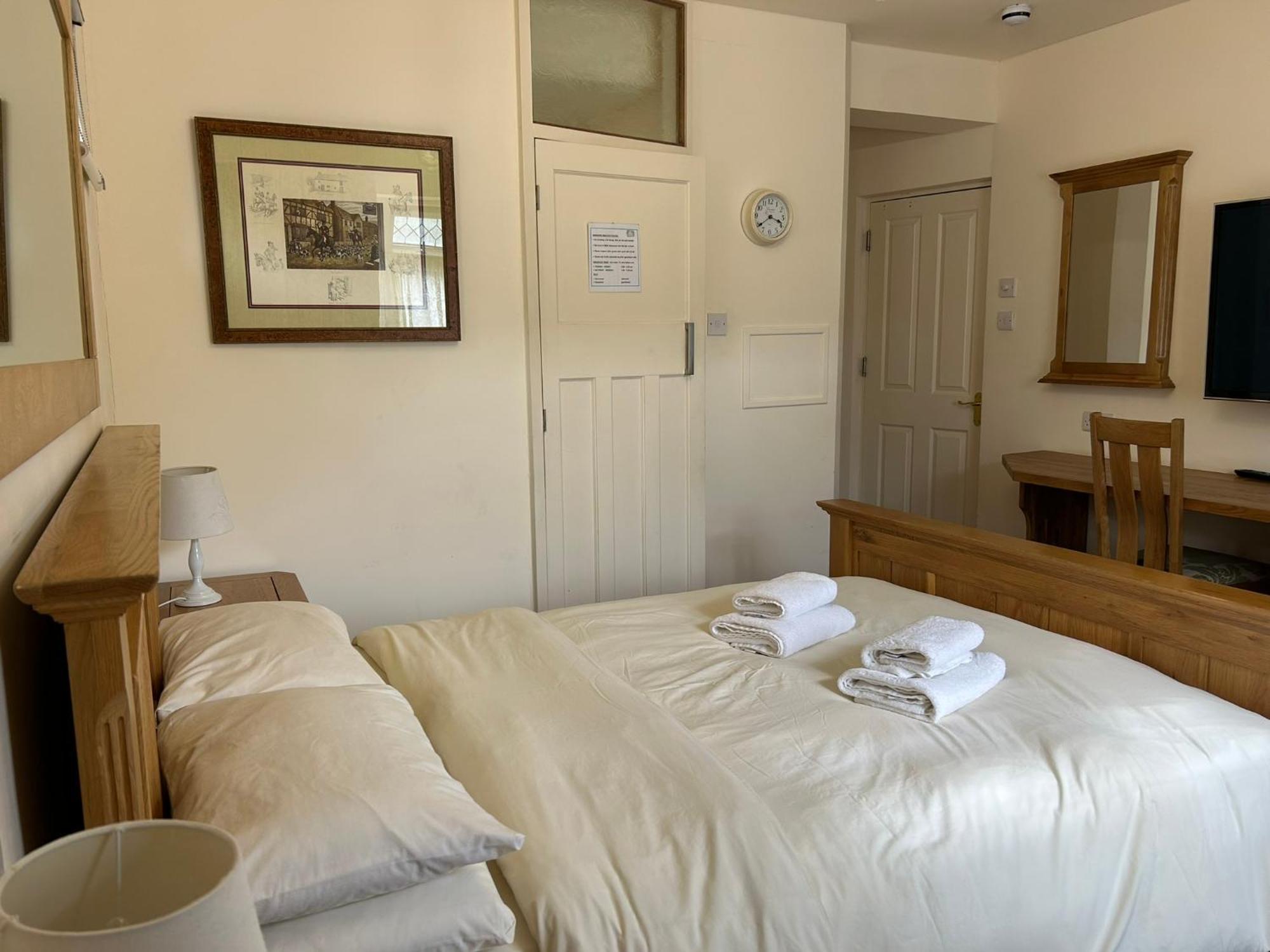 Oakwood Bed And Breakfast Heathrow Hillingdon Exteriör bild