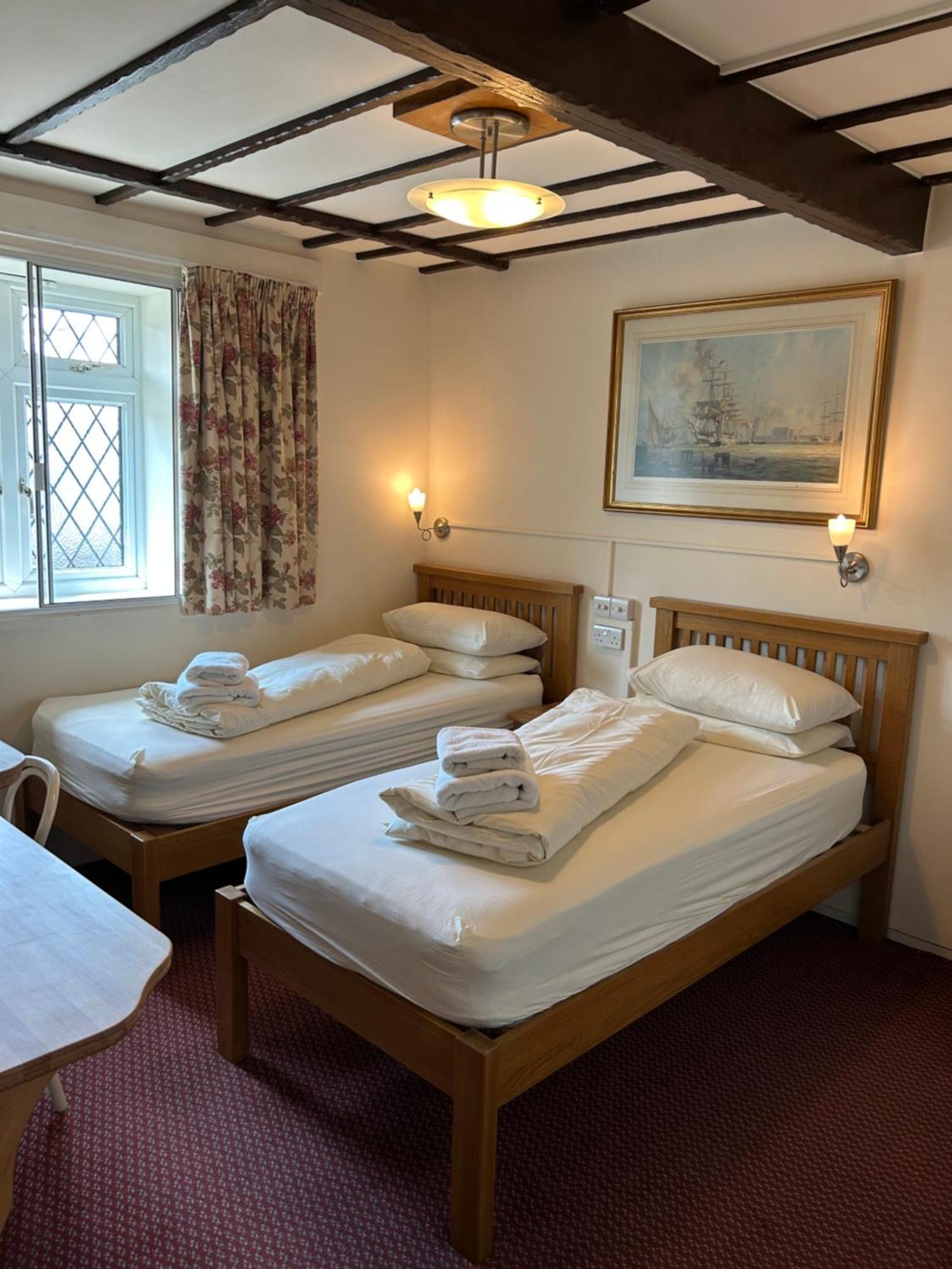 Oakwood Bed And Breakfast Heathrow Hillingdon Exteriör bild